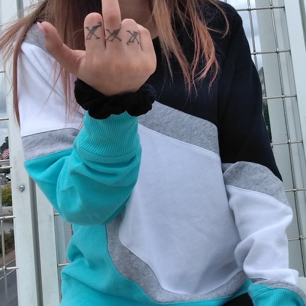 Crewneck - Picture 6 of 6